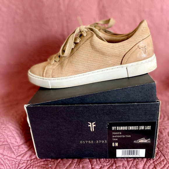 Frye - Picture 2 of 5